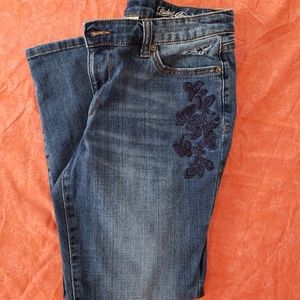Faded Glory ankle Jean's w/distress & Embroidered